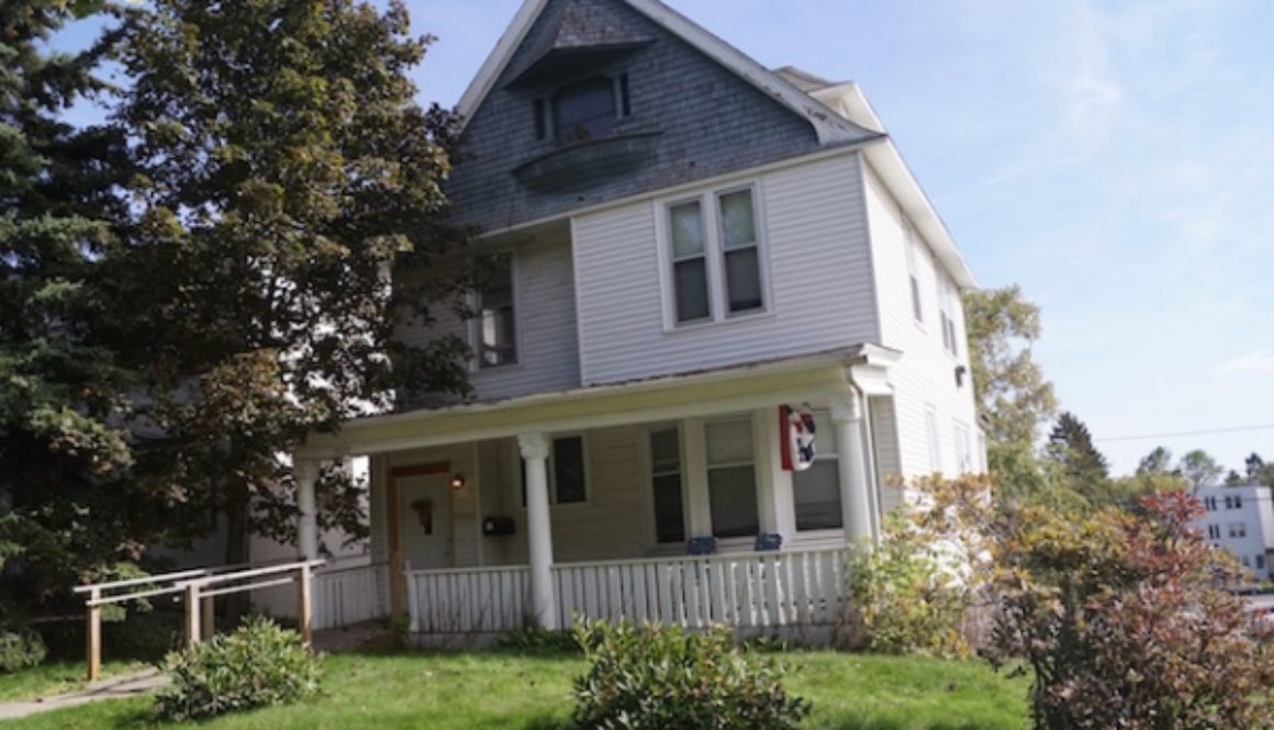 1420 East 2nd St. - Duluth apartment - exterior